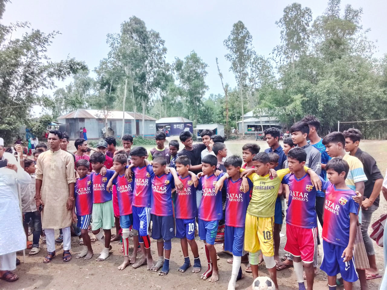 চৌহালীতে ক্ষুদে ফুটবল খেলোয়াড়দের প্রতিযোগিতা